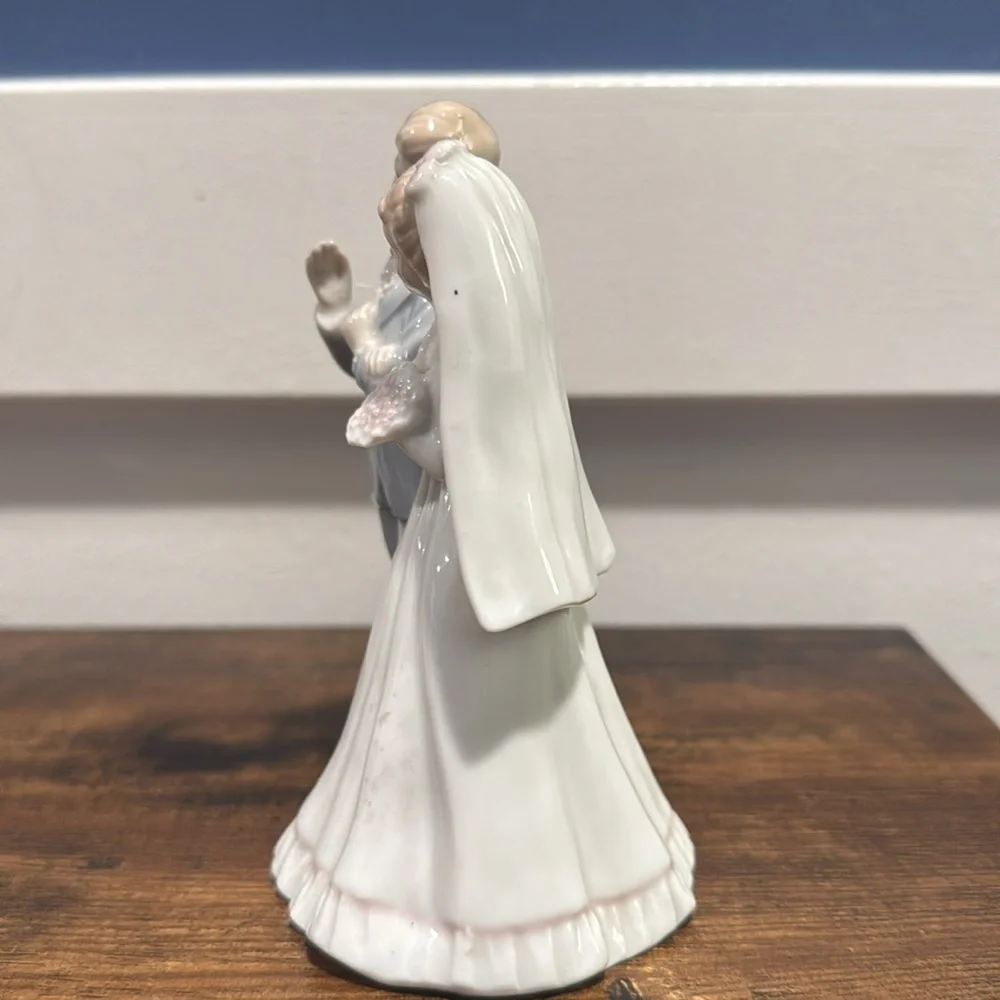 Porcelain Bride Groom Figurine elegant 5” Tall Vintage cake topper blonde